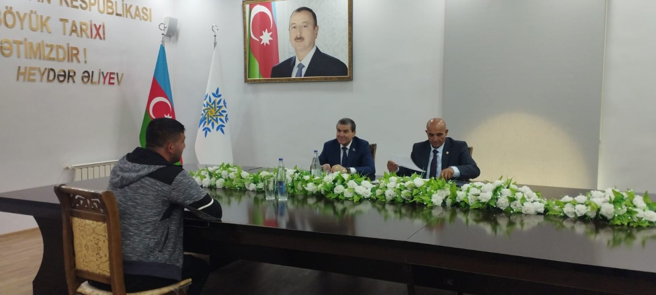 Bədəl Bədəlov seçicilərinin problemlərini dinlədi - FOTOLAR